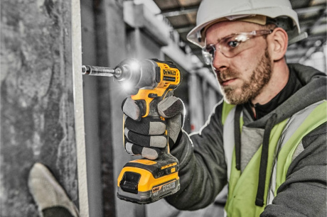 Купить Шуруповерт аккумуляторный DEWALT DCF 840 N импульсный фото №3